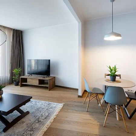 Riverside Spacious One Bedroom *