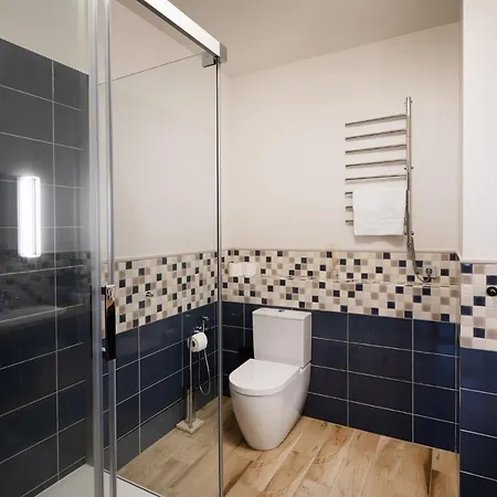 Riverside Spacious One Bedroom Apartment