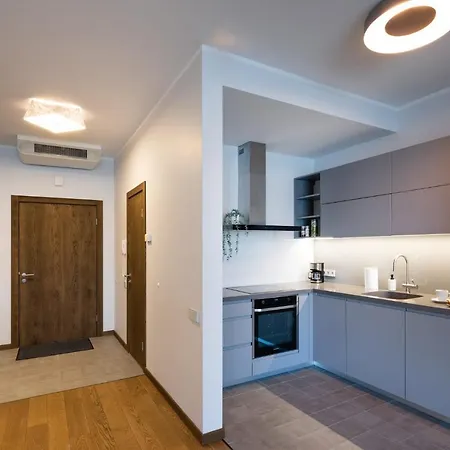 Riverside Spacious One Bedroom Apartment *