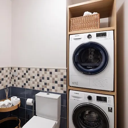 Riverside Spacious One Bedroom